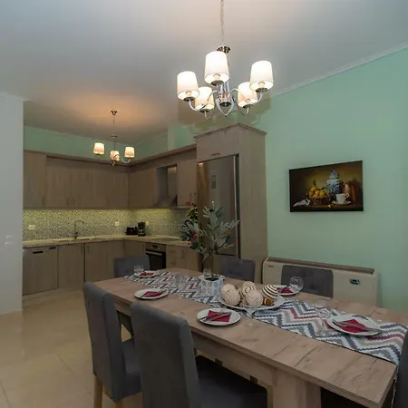 Willa Santalas *